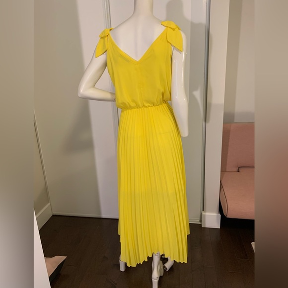 Stunning lemon yellow maxi dress🍋 - Picture 5 of 15
